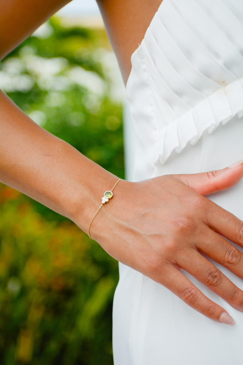Gold Peridot bracelet - dainty peridot bracelet - cluster bracelet - gemstone bracelet - August birthstone bracelet - green and gold bracele