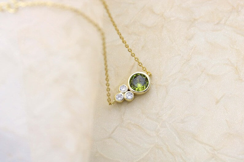 Gold Peridot bracelet - dainty peridot bracelet - cluster bracelet - gemstone bracelet - August birthstone bracelet - green and gold bracele