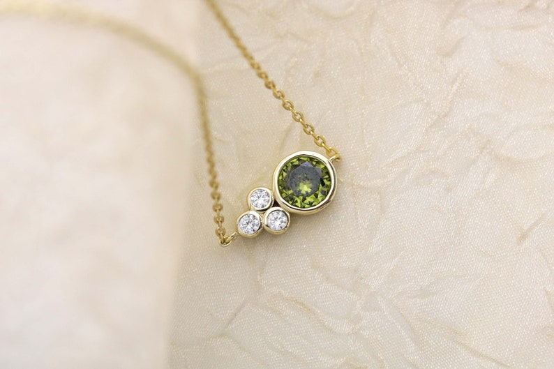 Gold Peridot bracelet - dainty peridot bracelet - cluster bracelet - gemstone bracelet - August birthstone bracelet - green and gold bracele